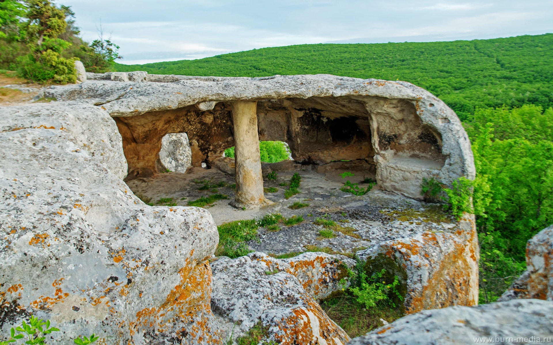 Пещерный город Эски-Кермен в Крыму